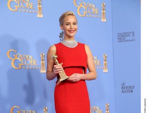 Jennifer Lawrence w czerwonej sukience Złote Globy 2016