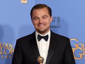 Leonardo DiCaprio w czarnym skokingu Złote Globy 2016