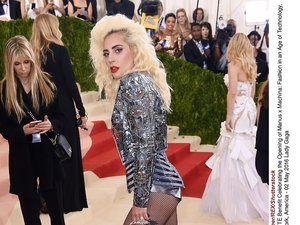 Lady Gaga na MET Gala 2016 w Nowym Jorku