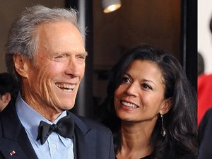 Clint Eastwood i jego żona Dina Ruiz usmiechają się do siebie, obok Marek Kondrat z partnerką Antoniną Turnau