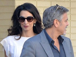 George i Amal Clooney na ulicy