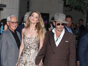 Johnny Depp i Amber Heart elegancko ubrani na ulicy