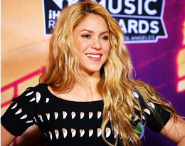 Shakira wyprostowała włosy i wygląda jak... Joanna Liszowska!