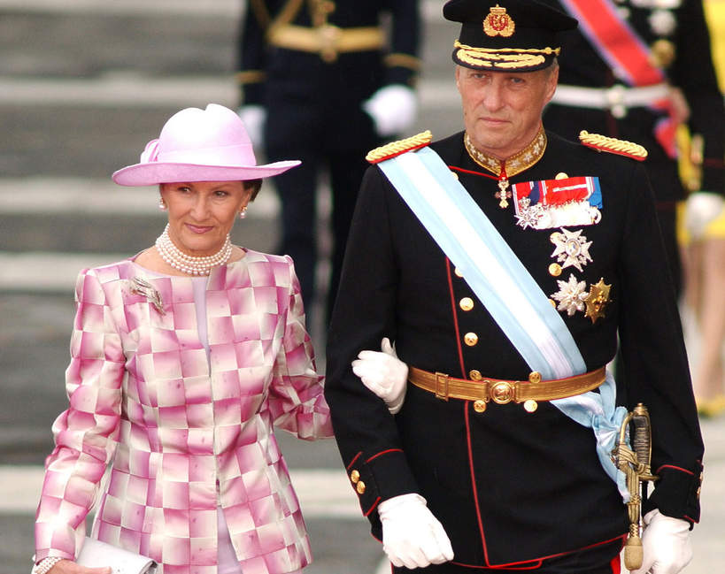 2004, król Harald V i królowa Sonja na ślubie księcia Filipa i Letizii
