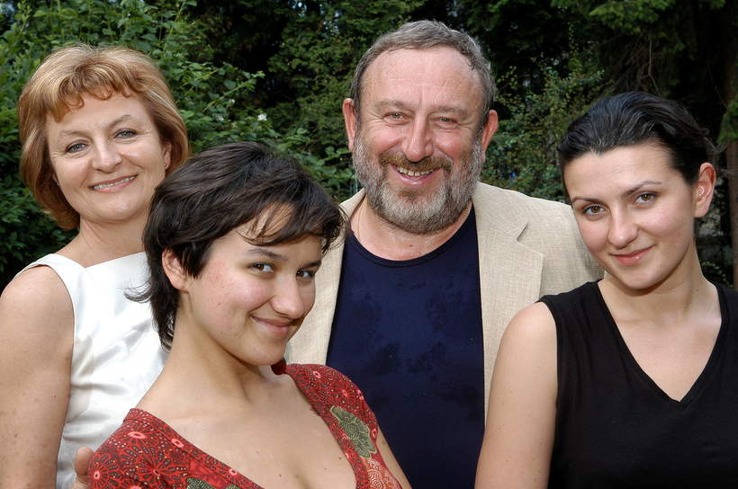 2006-06-23. Satyryk, aktor Tadeusz Drozda (2P) z rodznią z żoną Ewą (L) i córkami Ewą (2L) i Joanną (P)