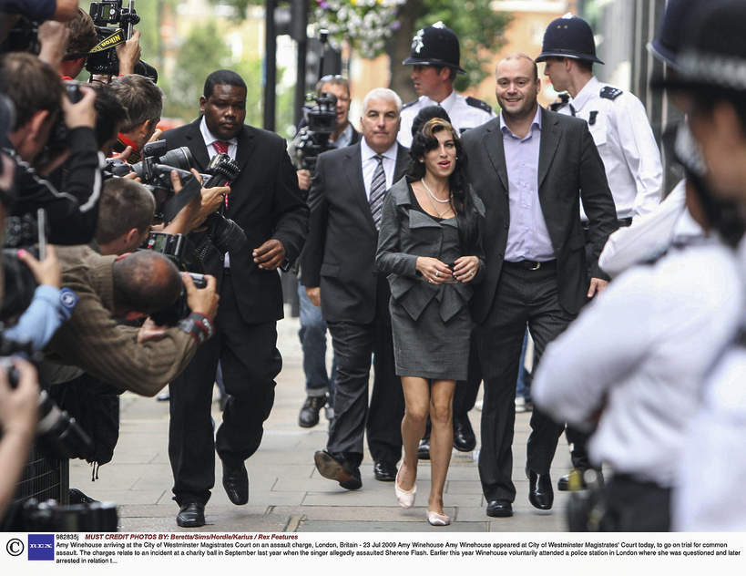 Amy Winehouse w drodze na rozprawę do sądu, 23 lipca 2009 roku