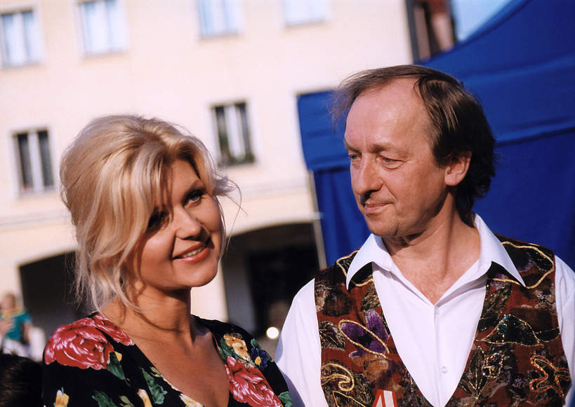 Andrzej Rosiewicz z żona i dzieckiem, 1998 rok