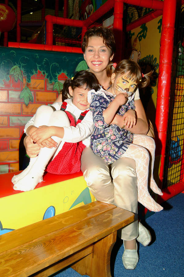 Anna Popek z córkami, Oliwią Popek i Małgorzatą Popek, 25 lipca 2002