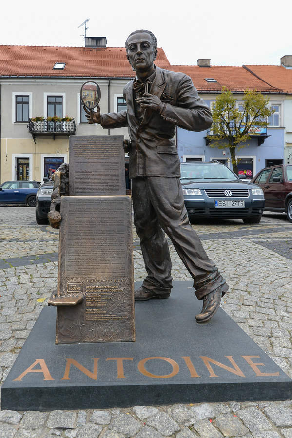 Antoni Cierplikowski, pomnik w Sieradzu
