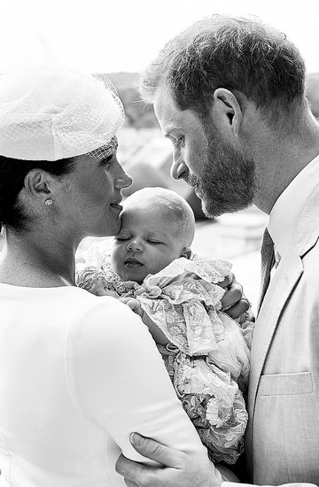 Archie Harrison Mountbatten-Windsor, chrzest Archiego oficjalne zdjęcie, księżna Meghan, książę Harry