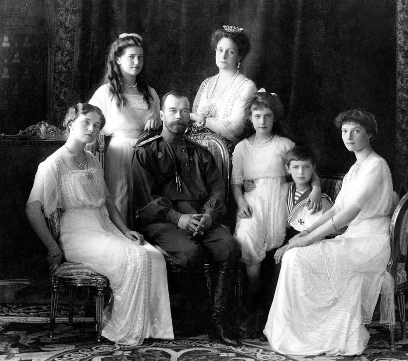 Car Mikołaj II Romanow z rodziną