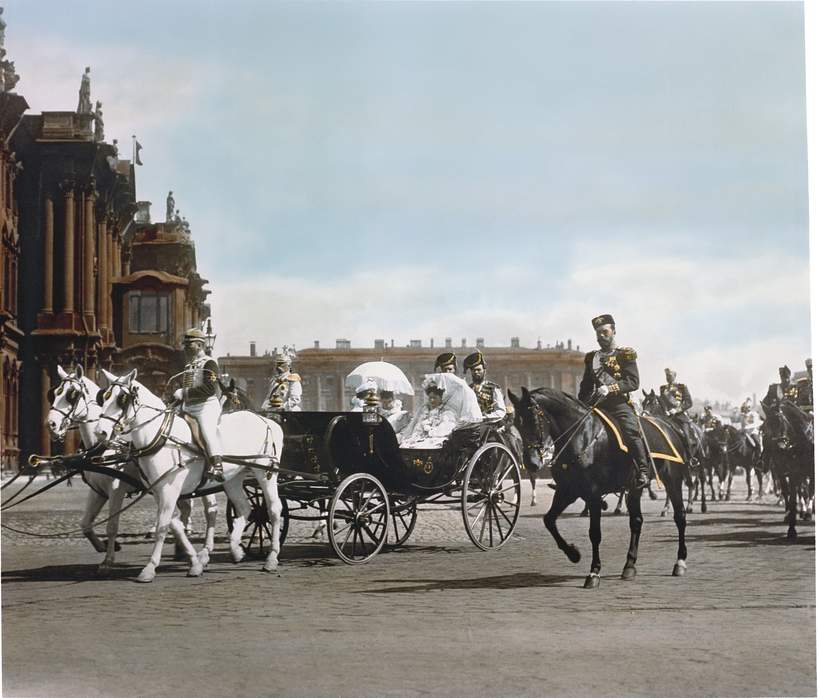 Car podczas parady przed Pałacem Zimowym w Petersburgu, 1901