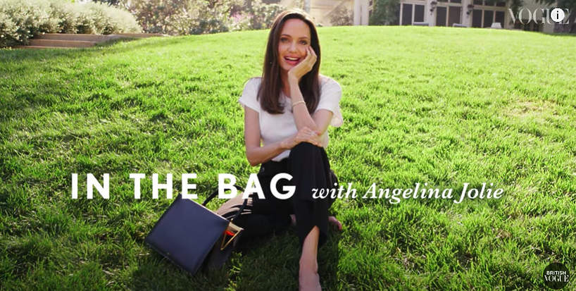 Co Angelina nosi w torebce?