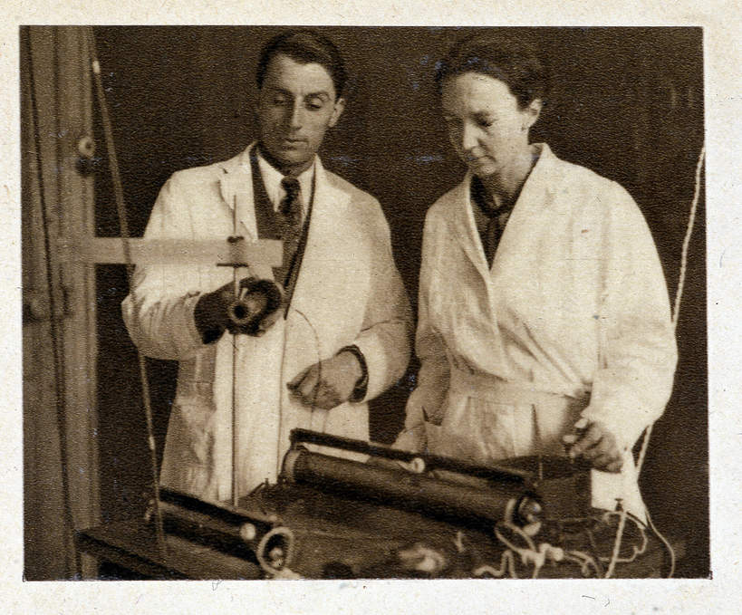 Córki wybitnej matki. Jakie były Irène Joliot-Curie i Ève Curie Labouisse?