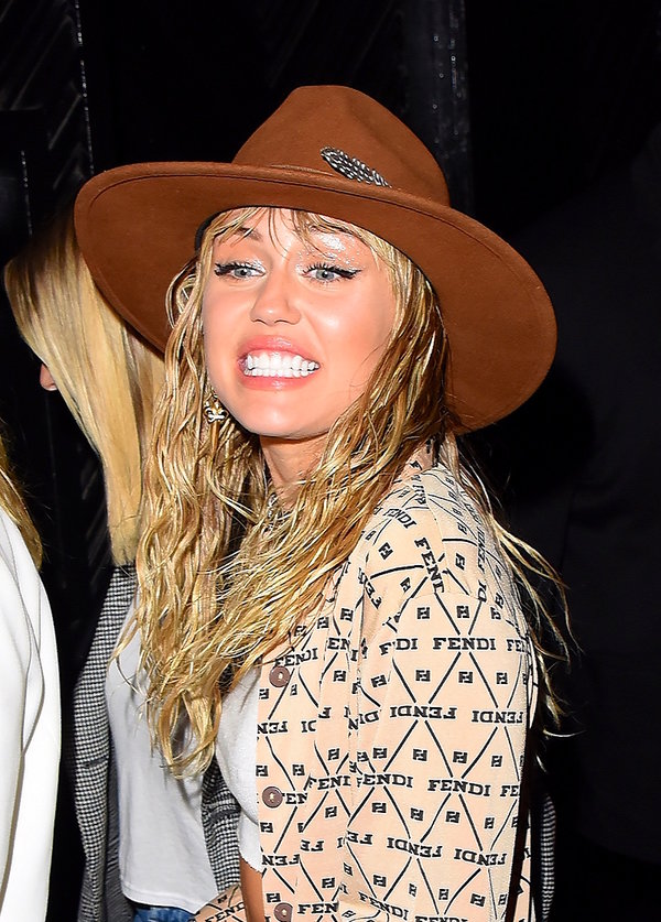 czapki na jesień 2019, Miley Cyrus