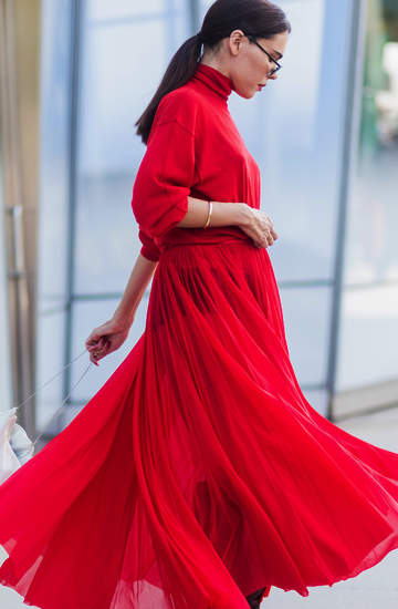 czerwona sukienka maxi na walentynki 2021