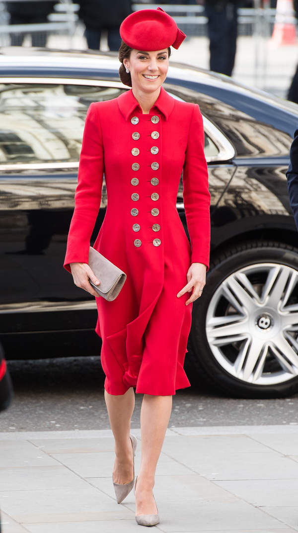 czerwony płaszcz księżnej Kate