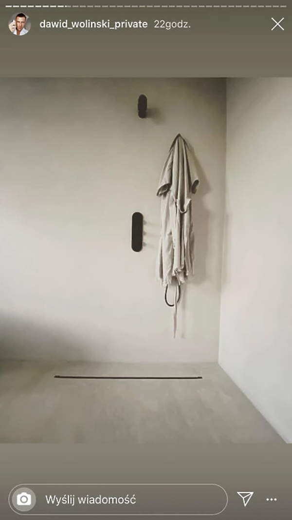 Dawid Wolinski pokazal minimalistyczny apartament 2020