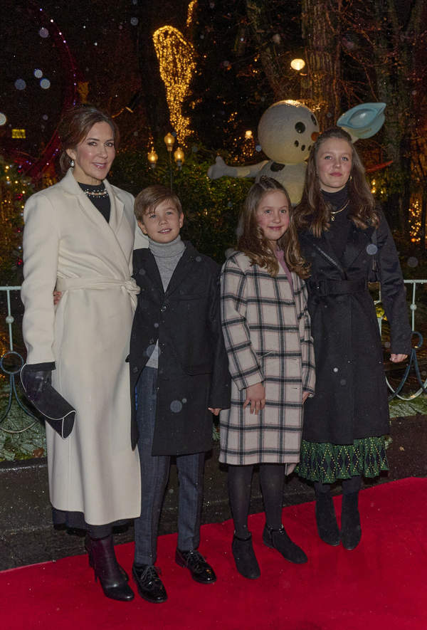 Duńska księżna Maria z dziećmi na premierze baletu The Snow Queen