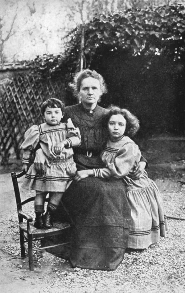 Ewa Curie: życie biografia mąż tylko ona w rodzinie nie dostała Nobla. Jednak tylko ona potrafiła się uśmiechać