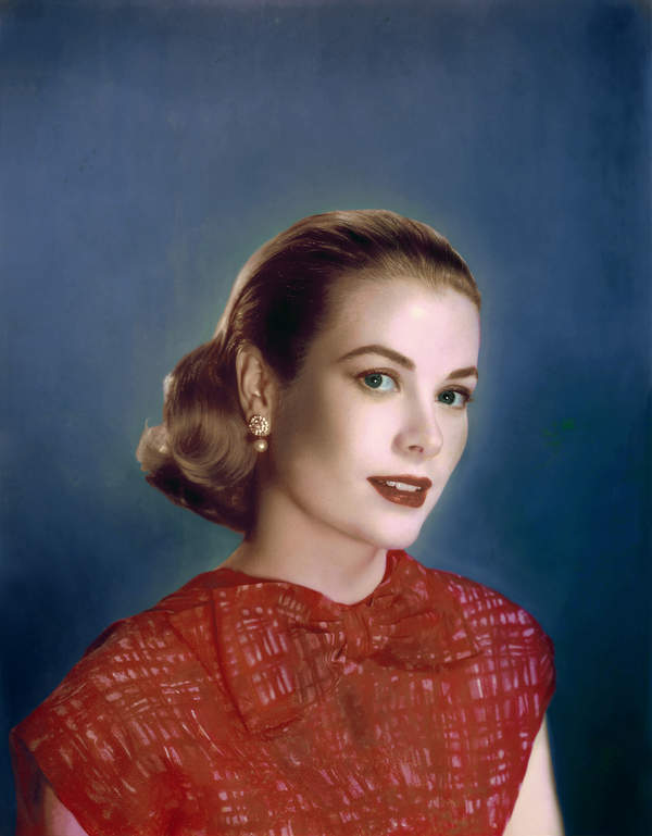 Grace Kelly w czerwonej bluzcebluzce