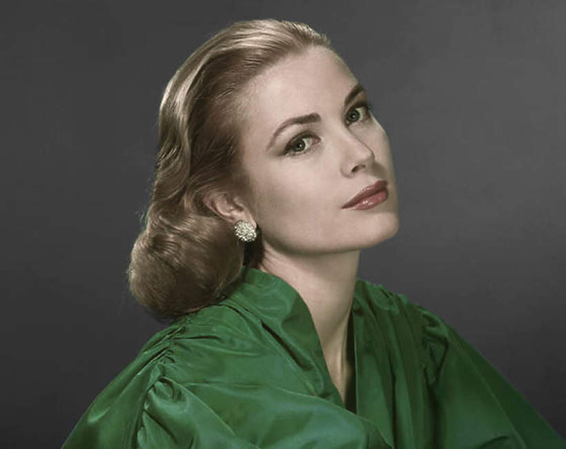 Grace Kelly w zielonej bluzce profilem