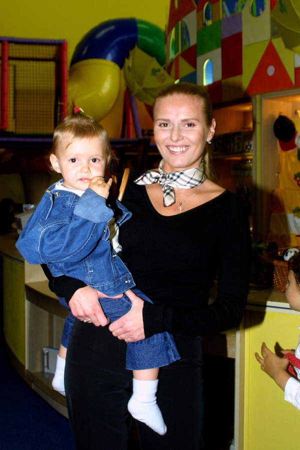 Hanna Lis, córka Julia, 2002