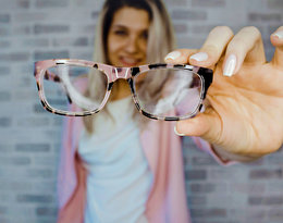 Dziś Dzień Okulistyki! Jakie okulary pasują do kształtu Twojej twarzy? My już wiemy!