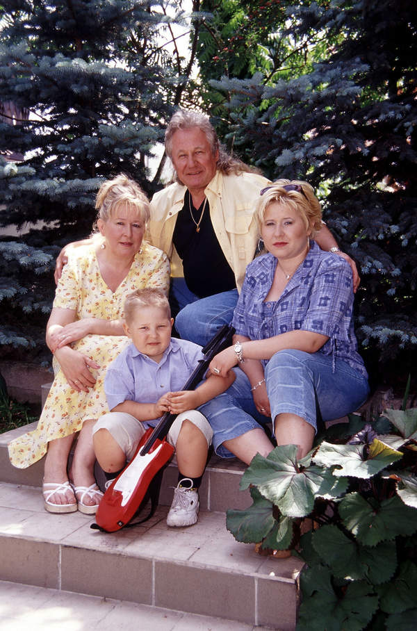 Januz Laskowski z żoną, córką i wnukiem, 2002 Białystok