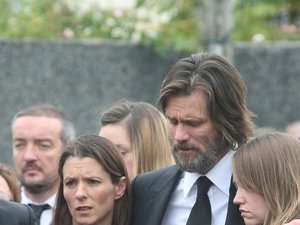 Jim Carrey z córką na pogrzebie Cathriony White 