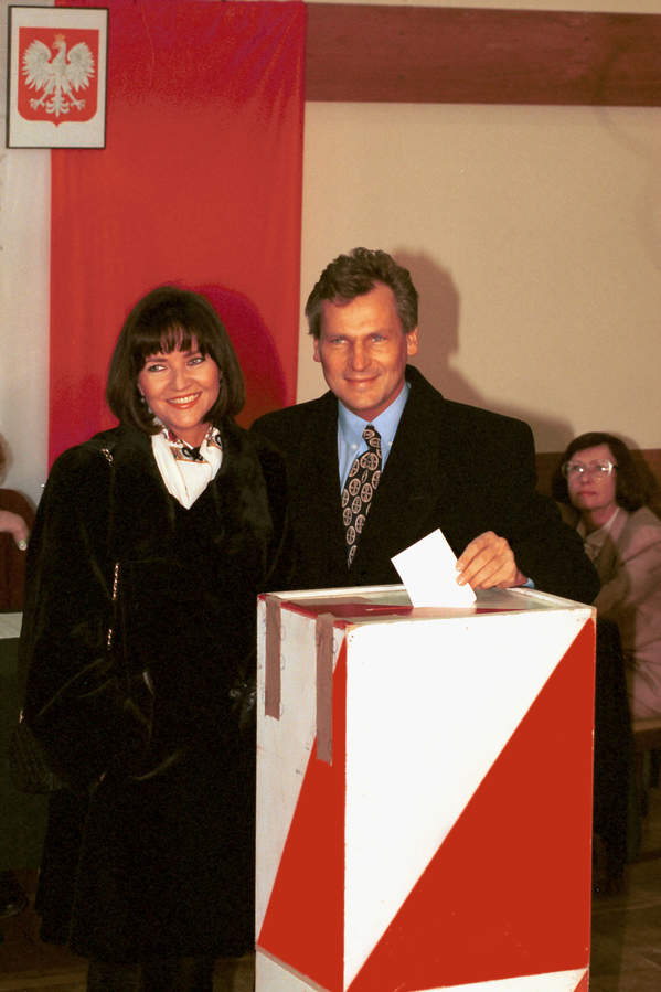 Jolanta Kwaśniewska, Aleksander Kwaśniewski, Warszawa, 19.11.1995. II tura wyrobów prezydenckich