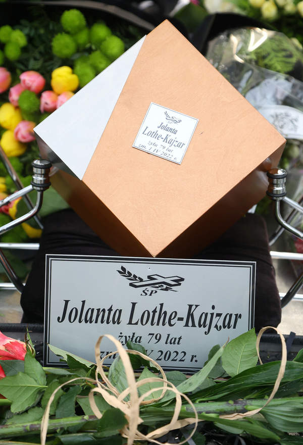 Jolanta Lothe, Warszawa, 08.04.2022. Pogrzeb aktorki Jolanty Lothe. Msza swieta w Kosciele Srodowisk Tworczych.