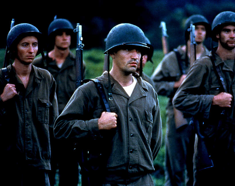 Kadr z filmu "Cienka czerwona linia" 1998
