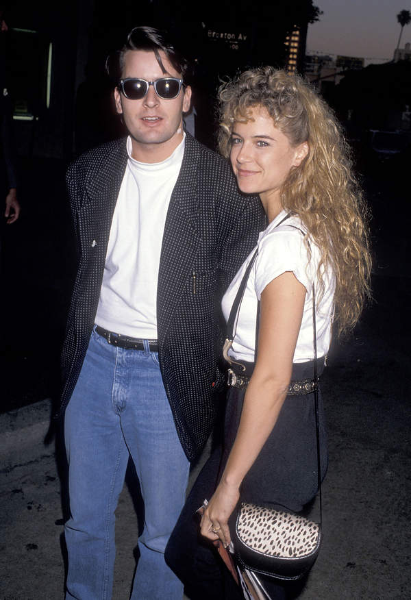 Kelly Preston i Charlie Sheen w 1989 roku. 
