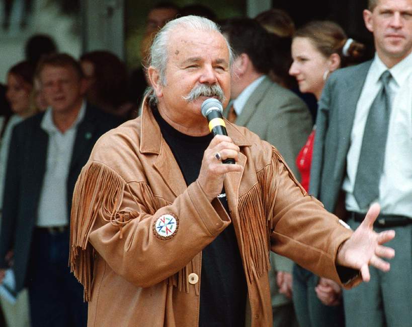 Kielce,10.06.2002 Marek Kotański w czasie zorganizowanego w Kielcach Lańcucha czystych serc 