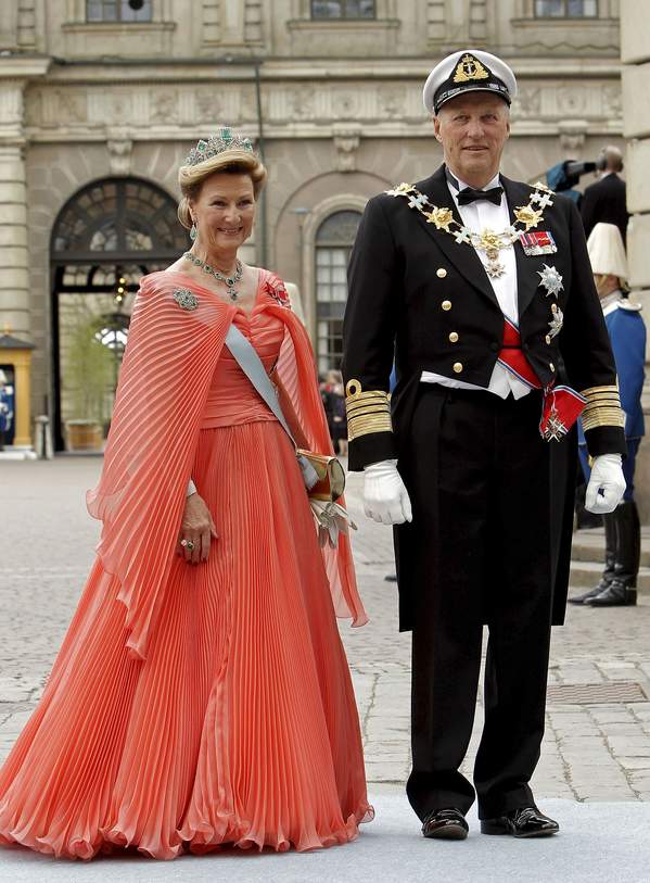 Król Harald V, królowa  Sonja na weselu księżniczki Wiktorii i Daniela Westlinga, 2010