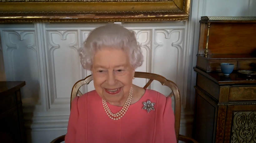 królowa Elżbieta II biżuteria