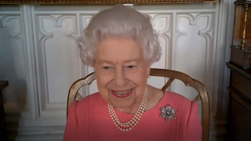 królowa Elżbieta II broszka