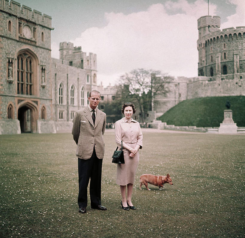 Królowa Elżbieta II, Książę Filip,  12.06.1959 rok, psy corgi