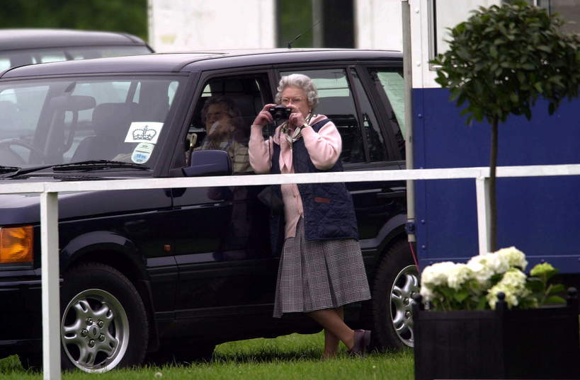 Królowa Elżbieta II ma nietypowe hobby. Lubi robić zdjęcia