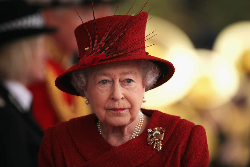 królowa Elżbieta II sukcesja tronu