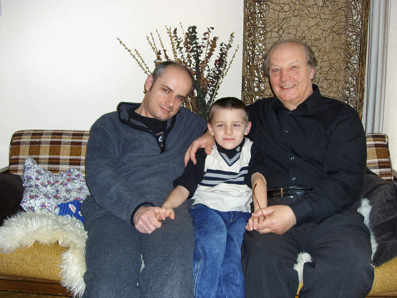 Krystian Ochman z tatą, dziadkiem