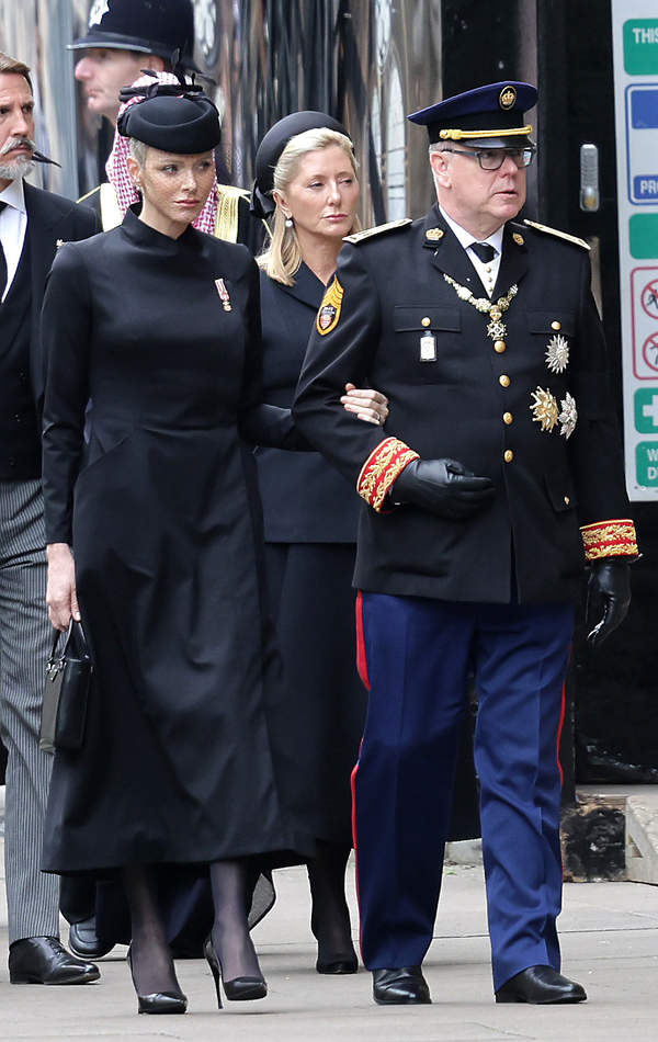 Książę Albert II i księżna Charlene w Londynie na pogrzebie królowej Elżbiety II