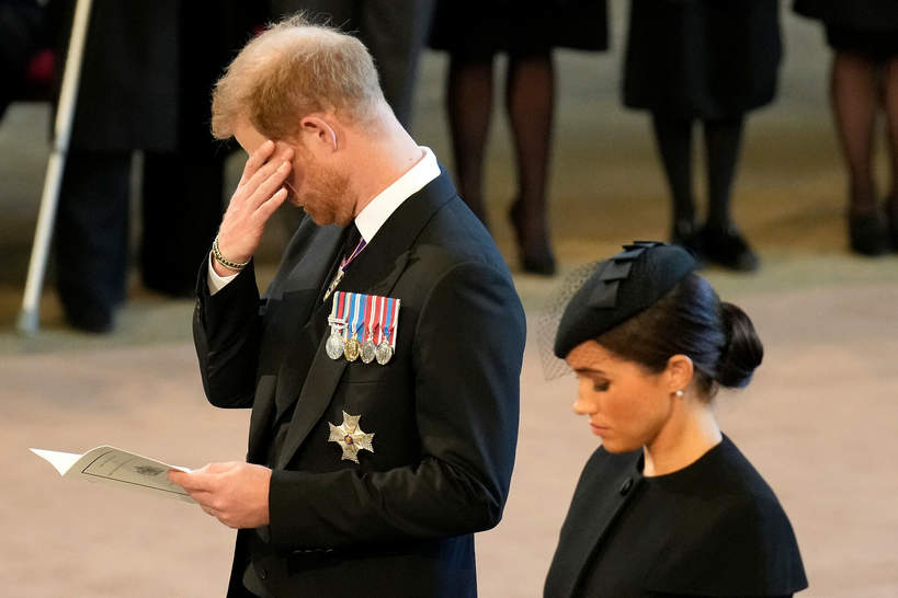 Książę Harry podczas uroczystości pożegnalnych Elżbiety II, 2022