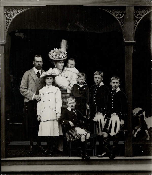 książę Jan, król Jerzy V z rodziną, brytyjska rodzina królewska