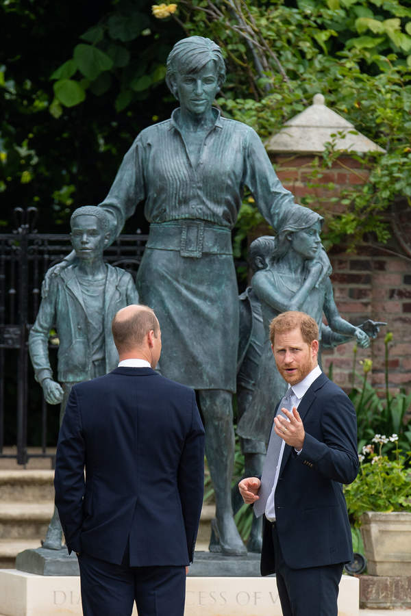 Książę Harry na odsłonięciu pomnika Diany