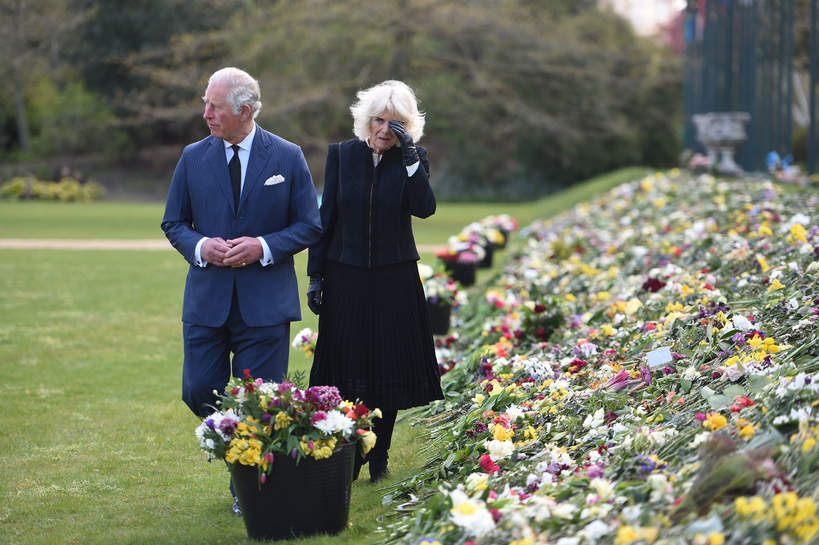 książę Karol, księżna Camilla w czerni