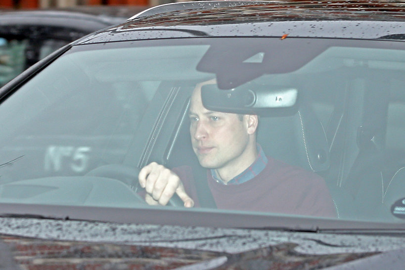 Książę William prowadzi samochód