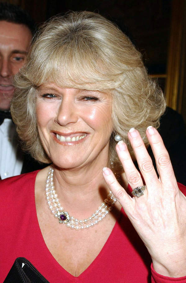 księżna Camilla pierścionek zaręczynowy