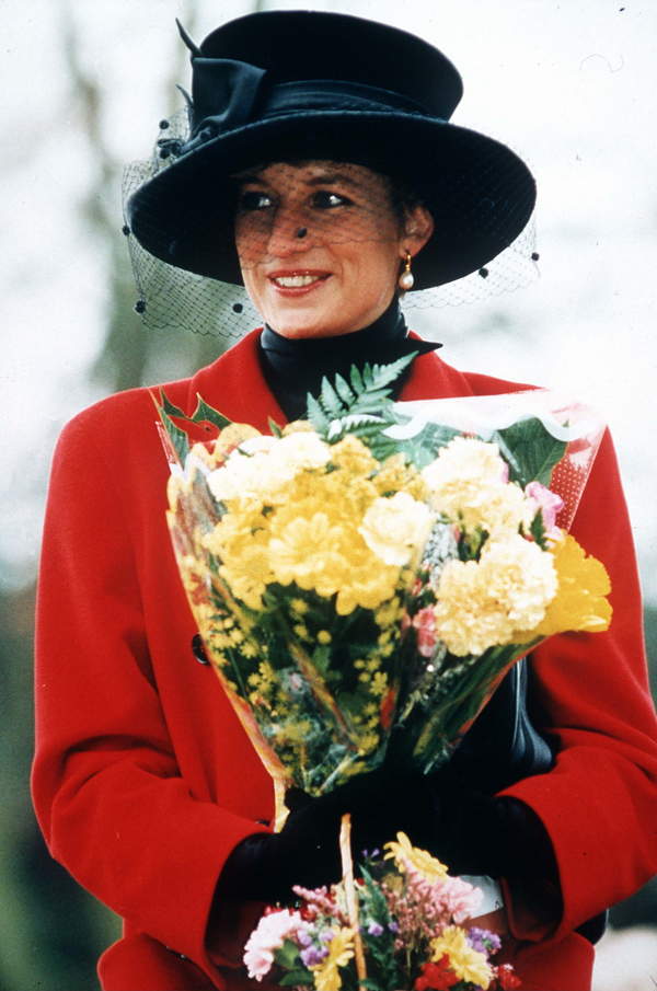 Księżna Diana w czarnym kapeluszu